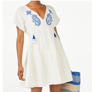 Like New. Embroidered white dress.